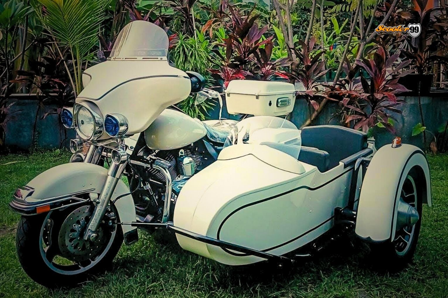 Made by order scooter project example 3: Harley Davidson White Touring Edition Sidecar